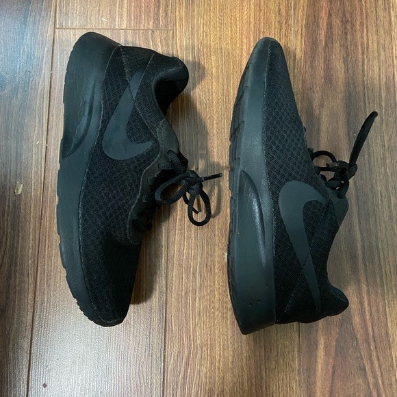 Womens Nike Size 7